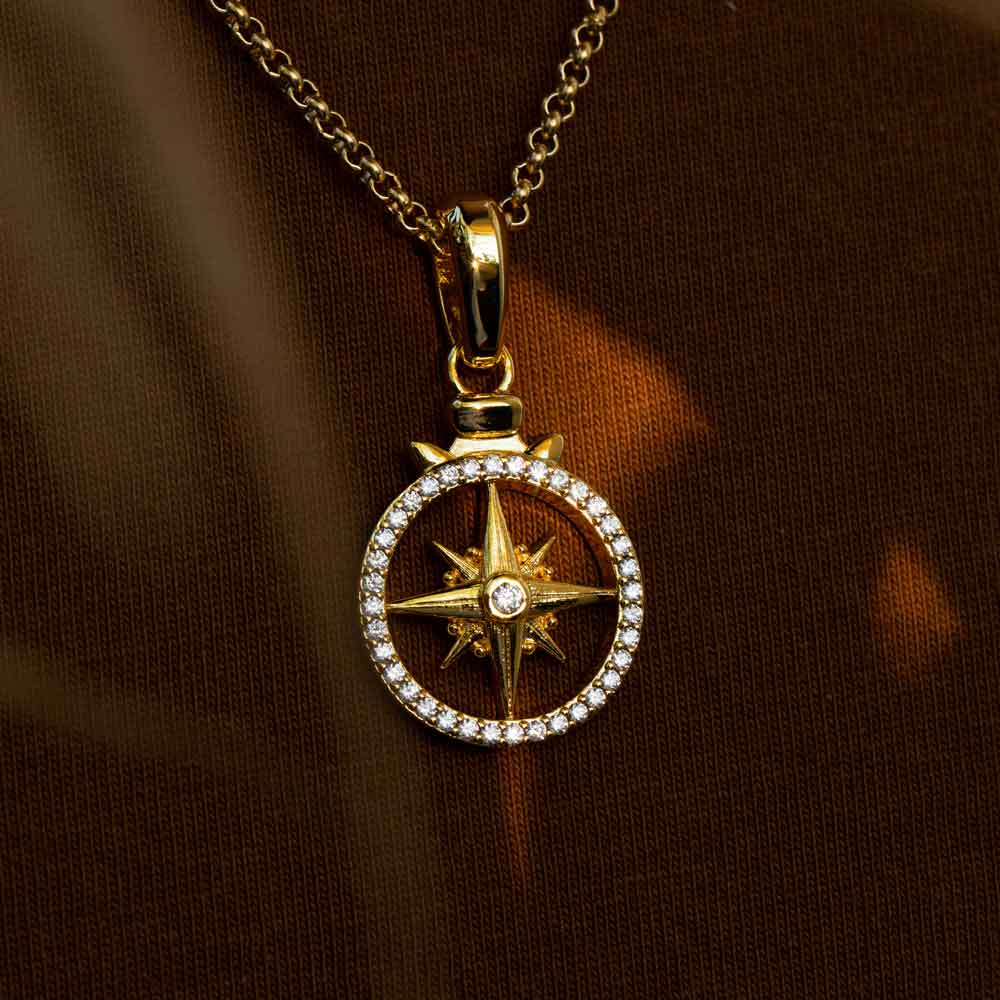 Kesardeep Artificial Diamonds Latest Design Compass Pendant With Moissanite  In Center 925 Silver, Standard at Rs 1999 in Jaipur